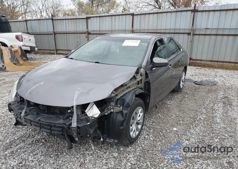 2015 Toyota Camry Le z USA, uszkodzony, nr VIN 4T1BF1FK4FU044036